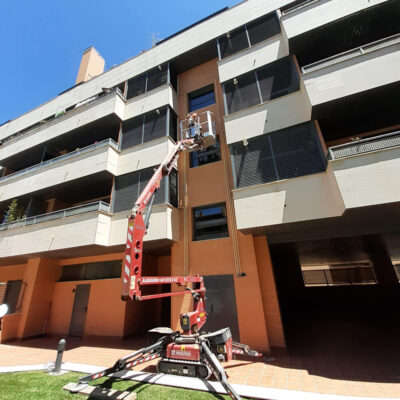 Obras-de-mantenimiento-de-fachada-en-edificio-residencial-Valdeluz1