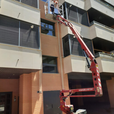 Obras-de-mantenimiento-de-fachada-en-edificio-residencial-Valdeluz2