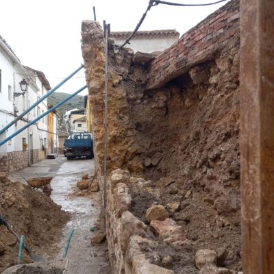 Reconstruccion de muro de la Plaza de toros de Pastrana
